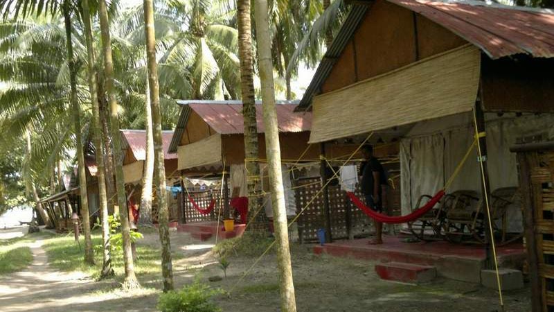 island vinnies tropical beach cabanas in Havelock